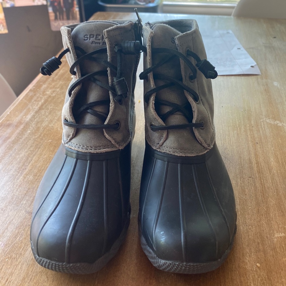 Women’s 6.5 Sperry Top-Sider boots
